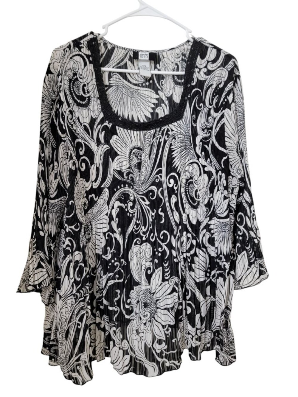 Studio 1940 Size 14/16 Black & White Accordion Pleat Floral Pattern Blouse